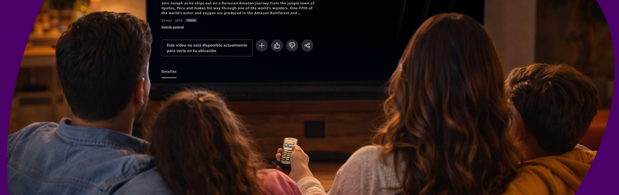 imagen de una joven pensativa sosteniendo un cable de internet