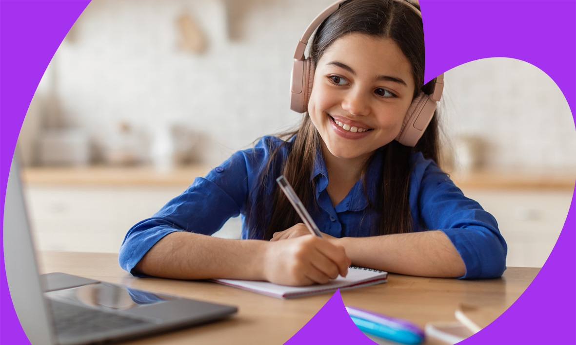 imagen de dos jóvenes con laptop