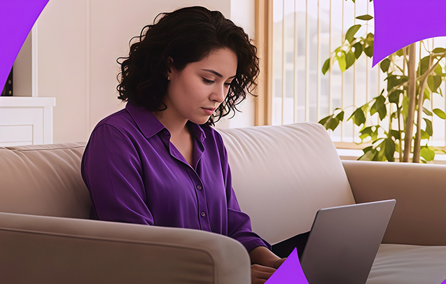 imagen de una mujer con una laptop en un sofá